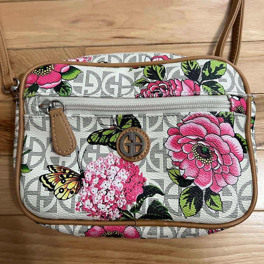 Giani Bernini White Rose Block Signature Floral Butterfly crossbody bag